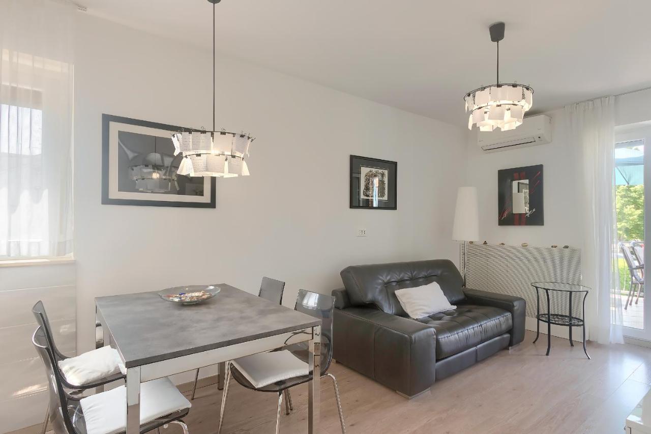 Apartments Palm View Ровінь Екстер'єр фото