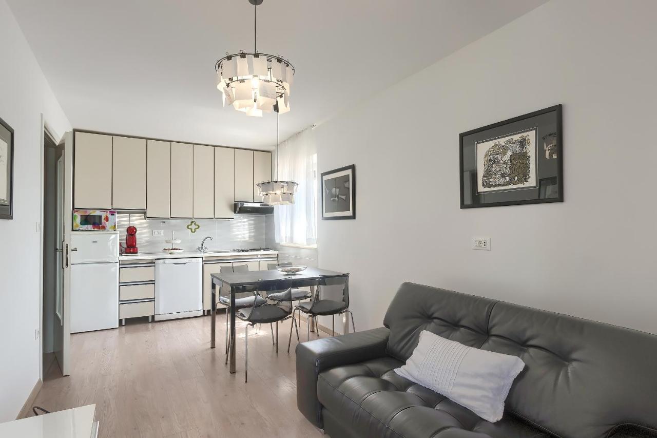 Apartments Palm View Ровінь Екстер'єр фото