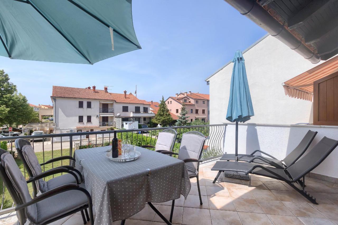 Apartments Palm View Ровінь Екстер'єр фото