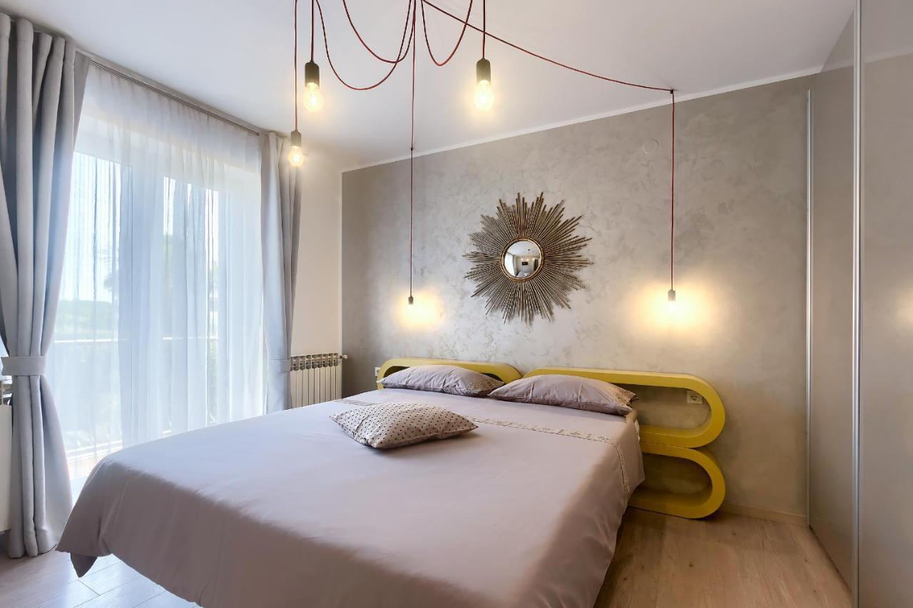 Apartments Palm View Ровінь Екстер'єр фото