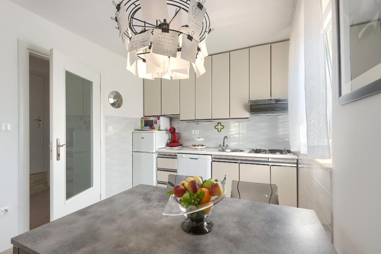 Apartments Palm View Ровінь Екстер'єр фото