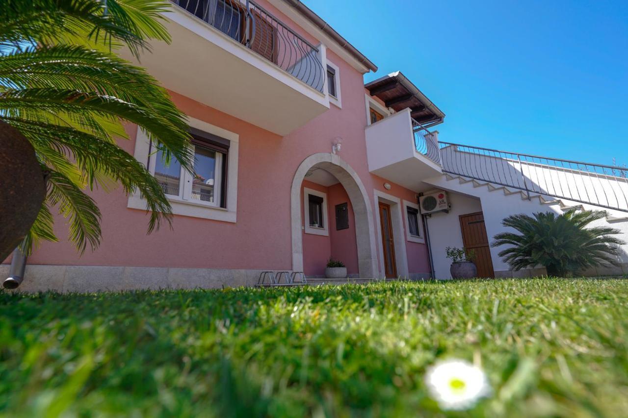 Apartments Palm View Ровінь Екстер'єр фото