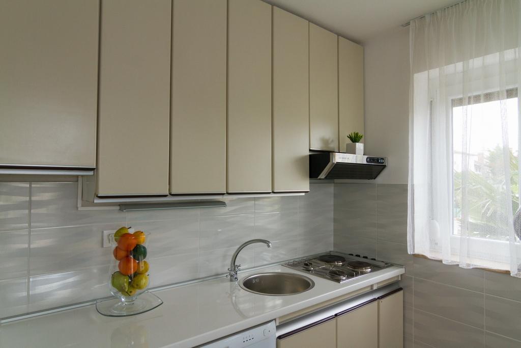 Apartments Palm View Ровінь Екстер'єр фото
