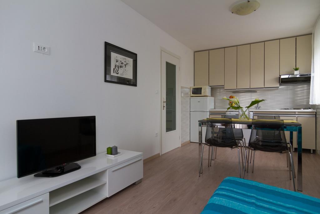 Apartments Palm View Ровінь Екстер'єр фото